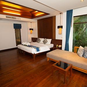 Habitación Deluxe con Vistas a la Piscina